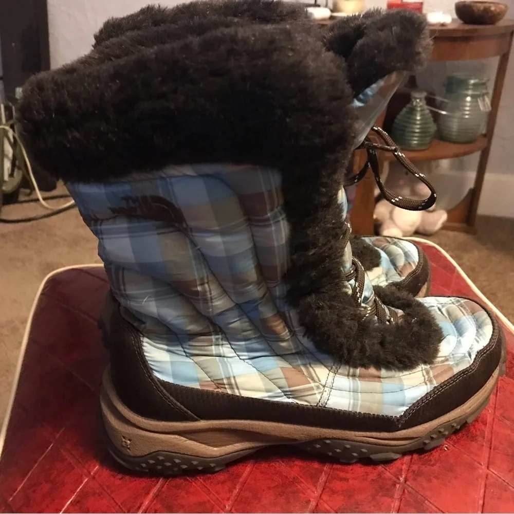 Youths The North Face Filles winter boots size 6 Excellent condition